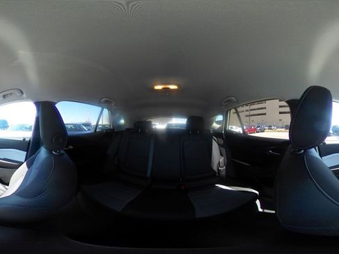 Used 2025 Chevrolet Trax LT FWD image 29