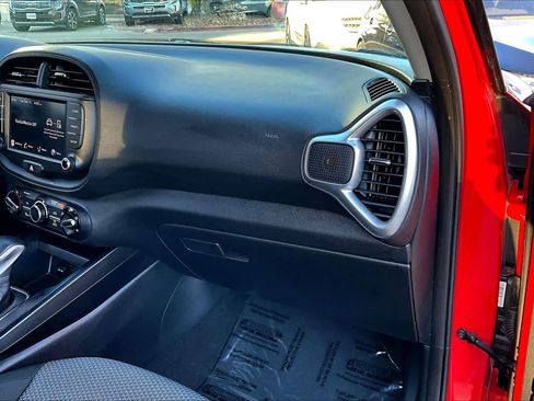 Used 2023 Kia Soul LX image 16