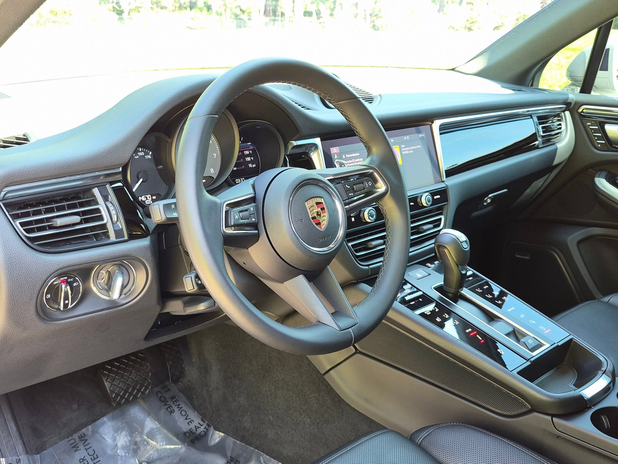 Certified 2024 Porsche Macan S AWD/4WD image 4