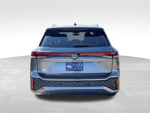 New 2026 Volkswagen Tiguan SE R-Line FWD image 4