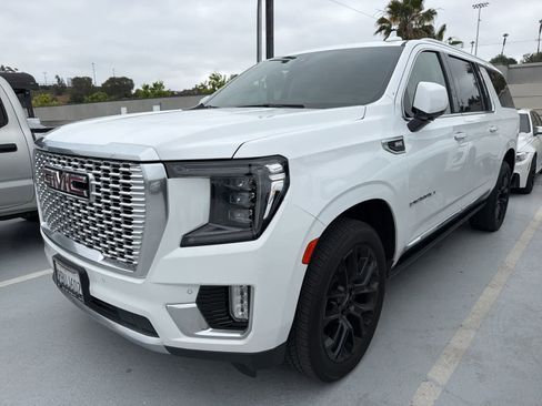Used 2022 GMC Yukon XL Denali AWD/4WD image 1