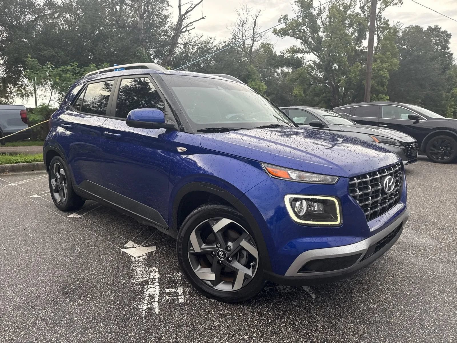 Used 2022 Hyundai Venue Limited FWD image 7