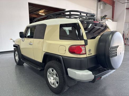 Used 2008 Toyota FJ Cruiser 4WD image 6