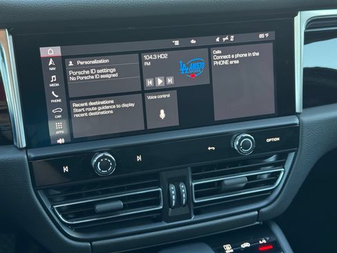 Certified 2024 Porsche Macan AWD/4WD image 19