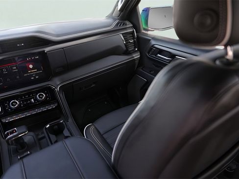 Used 2025 GMC Sierra 1500 AT4X image 30