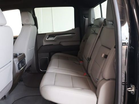Used 2024 GMC Sierra 1500 SLT w/ SLT Premium Plus Package AWD/4WD image 16