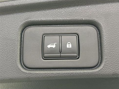 Used 2025 Nissan Pathfinder SL w/ SL Premium Package FWD image 38