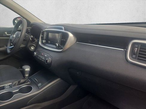 Used 2020 Kia Sorento LX FWD image 18