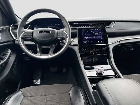 Used 2023 Jeep Grand Cherokee Altitude RWD image 23