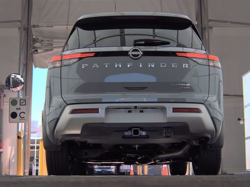 Used 2025 Nissan Pathfinder Platinum image 8