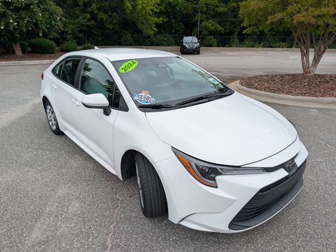 Used 2024 Toyota Corolla LE FWD image 2