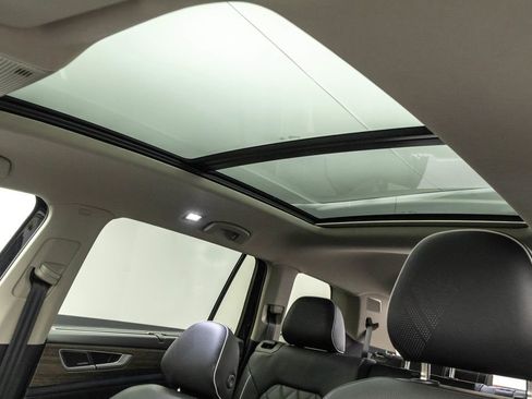 Certified 2025 Volkswagen Atlas SEL Premium R-Line image 24