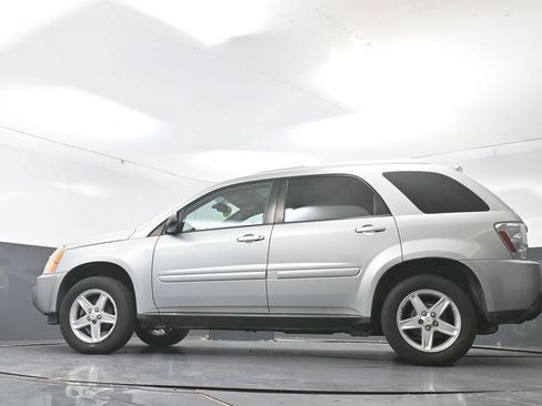 Used 2005 Chevrolet Equinox LT w/ Preferred Equipment Group AWD/4WD image 52