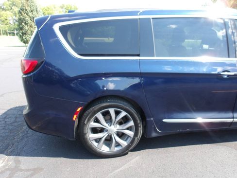Used 2018 Chrysler Pacifica Limited FWD image 37