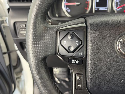 Used 2022 Toyota 4Runner TRD Off-Road Premium AWD/4WD image 27