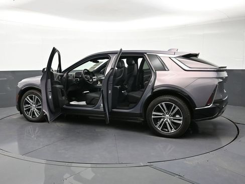 Used 2025 Cadillac Lyriq Luxury image 35