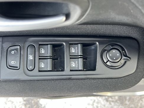 Used 2021 Jeep Renegade Latitude w/ Sun & Sound Group image 13