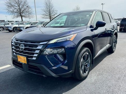 Used 2025 Nissan Rogue SV image 8