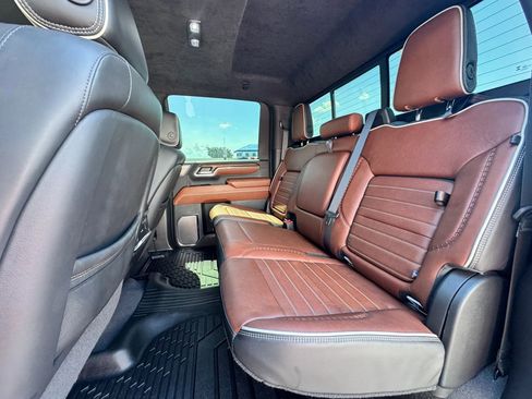 Used 2024 GMC Sierra 2500 Denali Ultimate AWD/4WD image 14