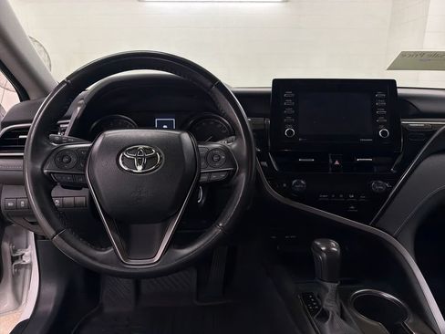 Used 2024 Toyota Camry SE FWD image 9