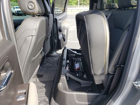 Used 2024 Chevrolet Colorado ZR2 w/ ZR2 Convenience Package III AWD/4WD image 28