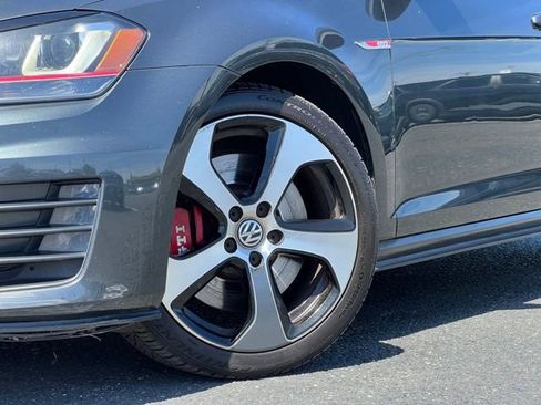 Used 2017 Volkswagen GTI SE FWD image 2