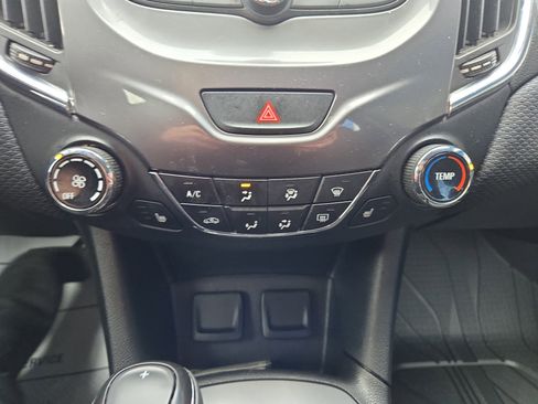 Certified 2018 Chevrolet Cruze LT w/ Convenience Package image 15