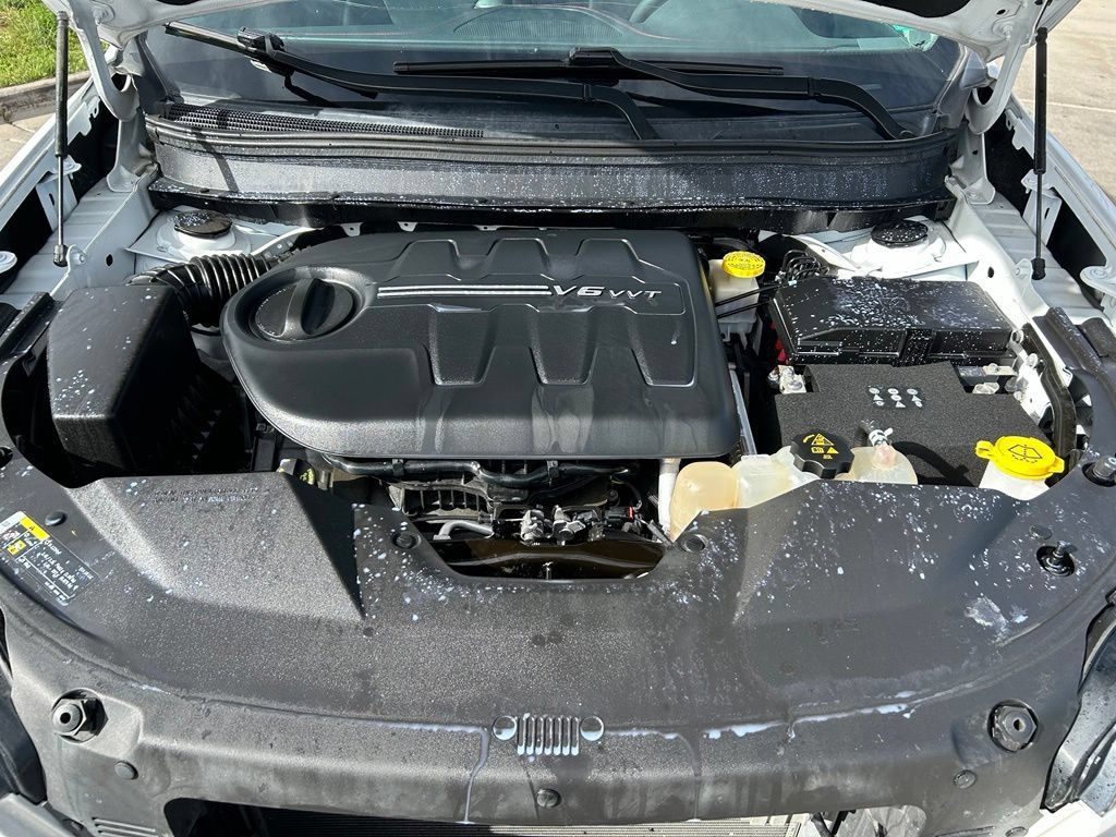 Used 2022 Jeep Cherokee Trailhawk AWD/4WD image 32