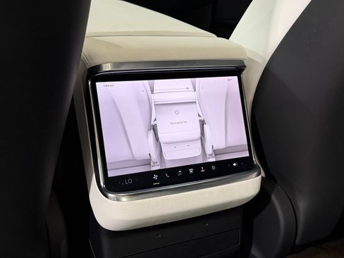Used 2023 Tesla Model X image 39