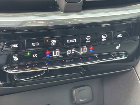 Used 2024 Buick Encore GX Avenir AWD/4WD image 22