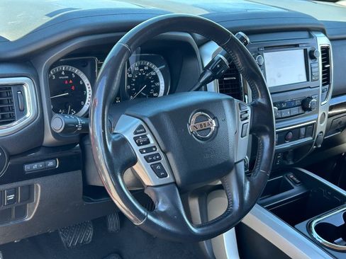 Used 2018 Nissan Titan SV w/ SV Convenience Package AWD/4WD image 24