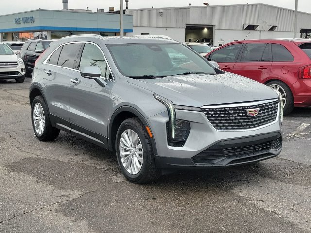 Certified 2024 Cadillac XT4 Luxury w/ Cold Weather Package FWD image 2