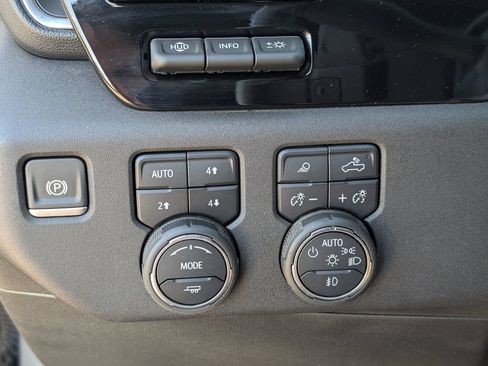 Used 2025 Chevrolet Silverado 1500 High Country AWD/4WD image 23