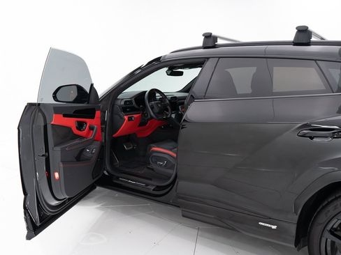 Used 2023 Lamborghini Urus S image 9