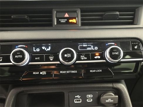 New 2025 Honda Pilot Touring image 9