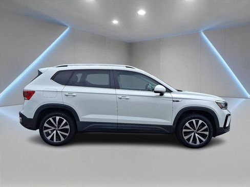 Certified 2022 Volkswagen Taos SE AWD/4WD image 4