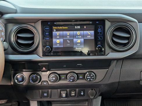 Used 2019 Toyota Tacoma TRD Sport image 14