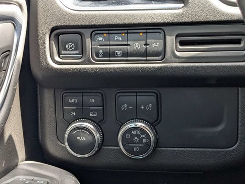 Used 2022 GMC Yukon SLT w/ SLT Premium Package AWD/4WD image 22