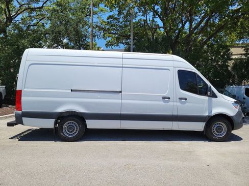 Used 2023 Mercedes-Benz Sprinter 2500 image 11