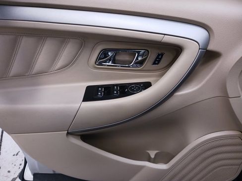 Used 2017 Ford Taurus SE image 26