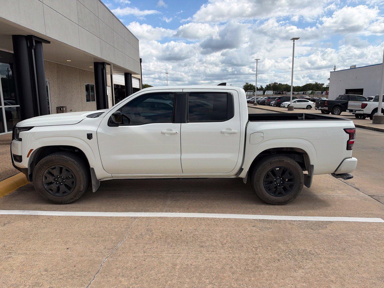 Used 2026 Nissan Frontier SV w/ Tow Package AWD/4WD image 2