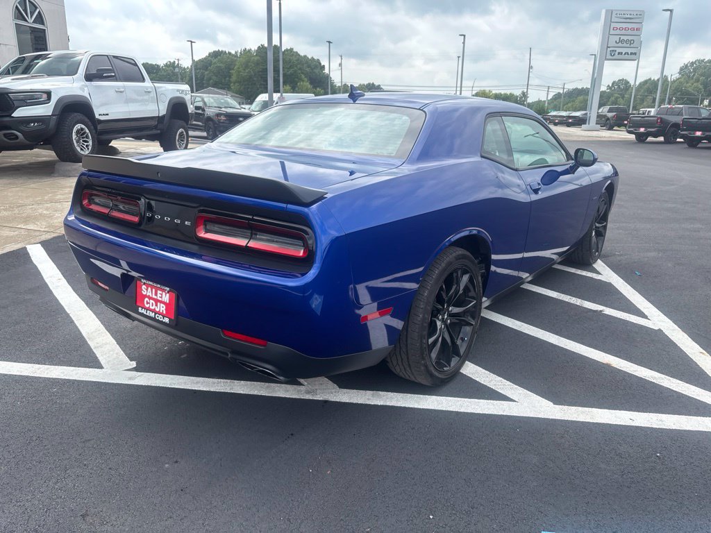 Used 2018 Dodge Challenger R/T w/ Blacktop Package RWD image 11