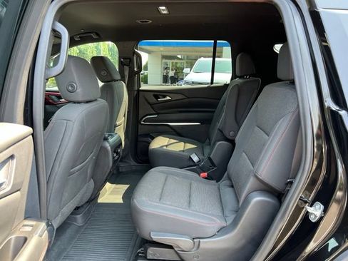 Used 2024 Chevrolet Traverse Z71 w/ LPO, Floor Liner Package AWD/4WD image 12