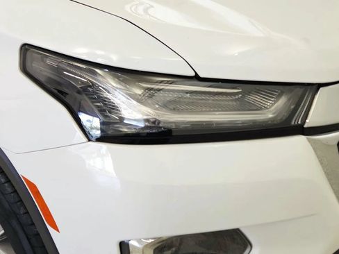 Used 2023 Chevrolet Traverse LT FWD image 32