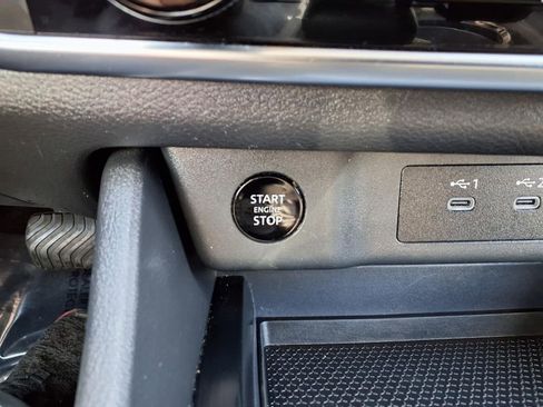 Used 2024 Nissan Rogue S image 8