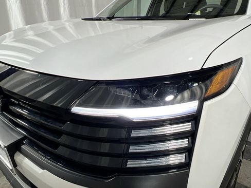 Used 2025 Nissan Kicks SV image 13