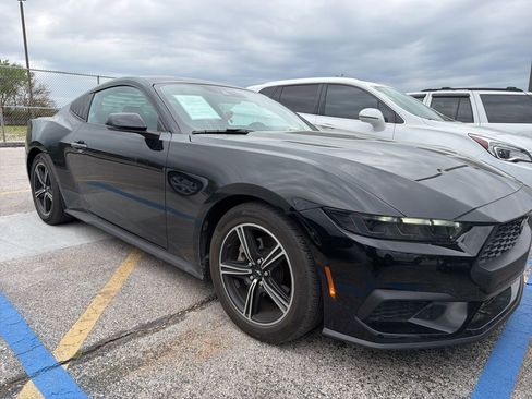 Used 2025 Ford Mustang Premium image 4