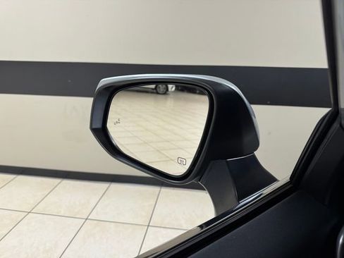 Used 2024 Toyota Highlander XLE image 16