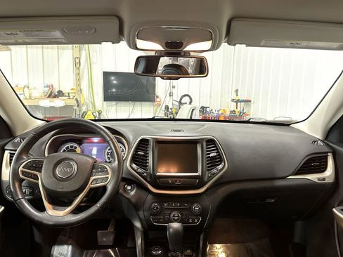 Used 2018 Jeep Cherokee Limited image 19