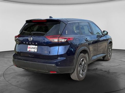 Used 2025 Nissan Rogue SV AWD/4WD image 9